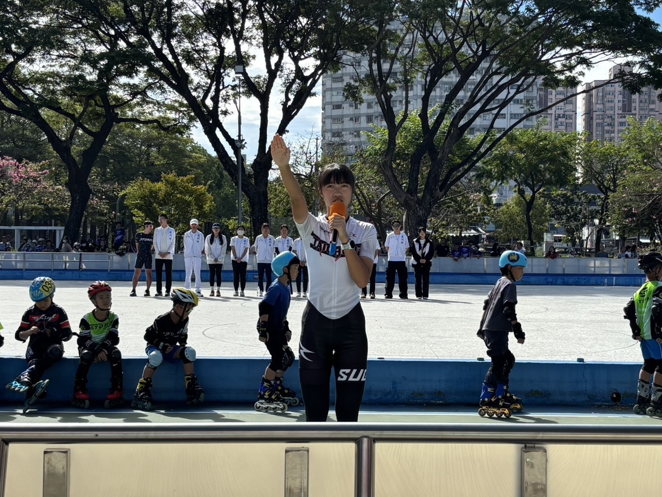 圖 東海大學附屬高級中等學校的張厤溱擔任運動員宣誓代表 記者王偉翻攝