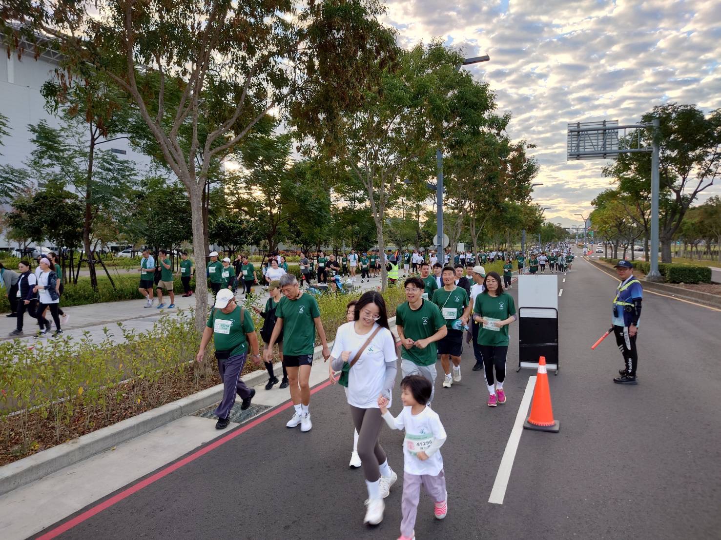 圖 活動鼓勵大家以最自在的步調運動-吸引許多親子跑者參與 記者王偉翻攝