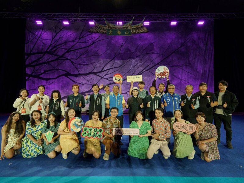 圖 現場出席貴賓與let-s-swing-taichung-舞者大合照 記者王偉翻攝