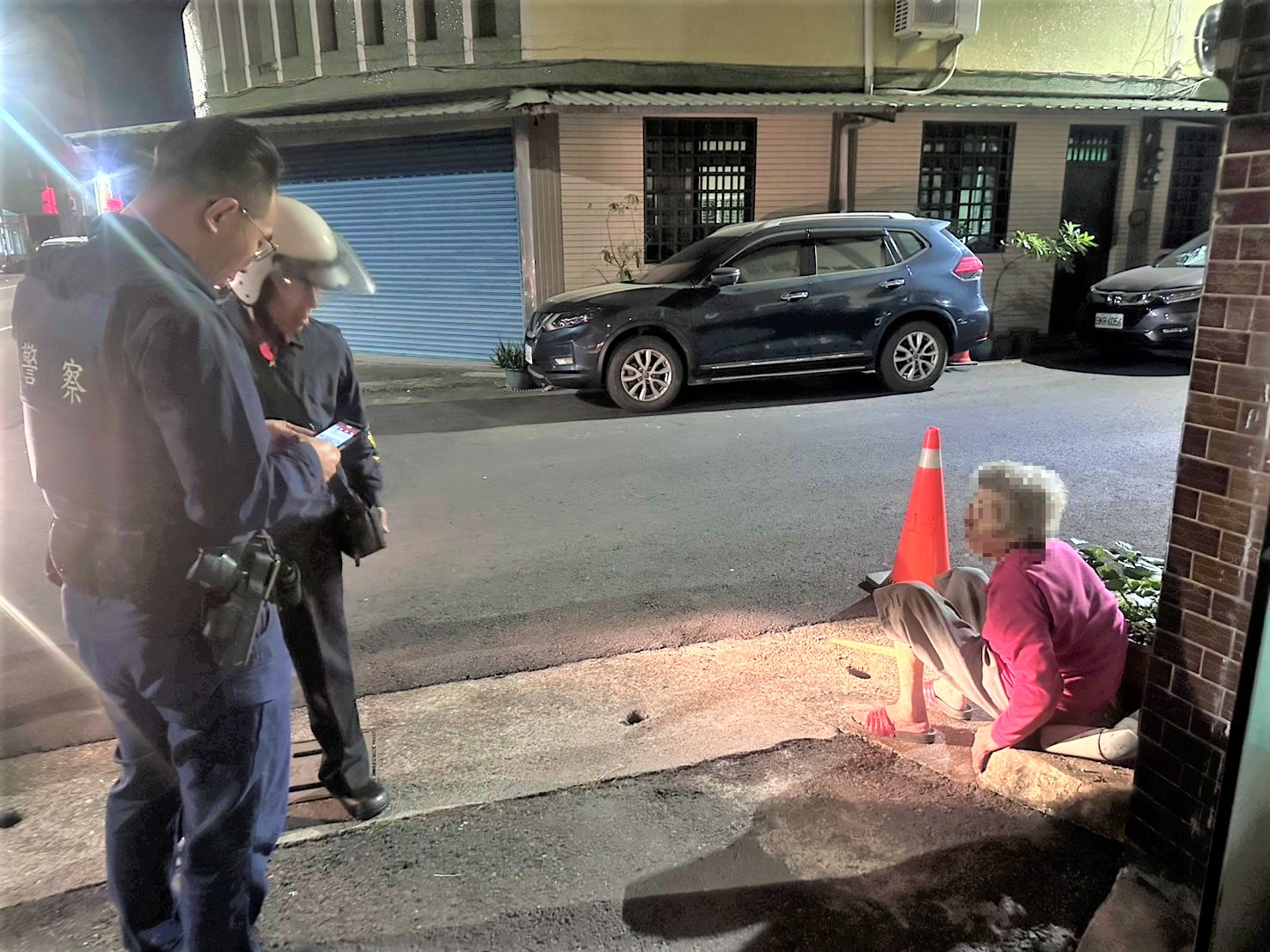 老婦深夜迷失街頭　北興警尋獲助返家