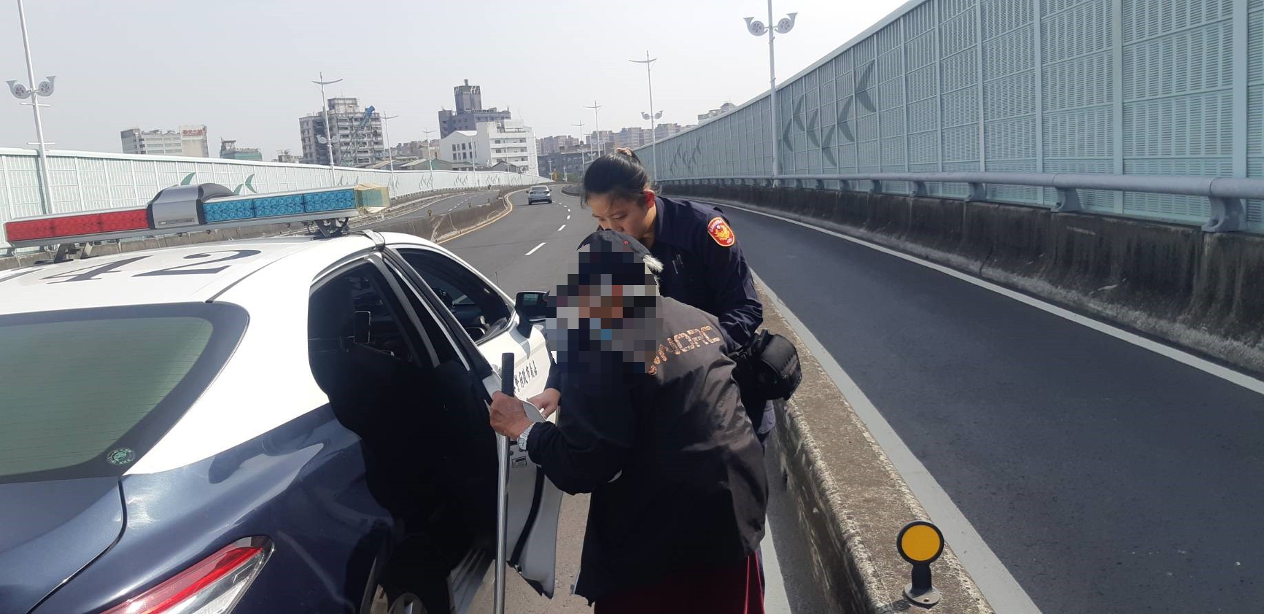 誤闖垂楊大橋　竹園警協助失智老婦返家