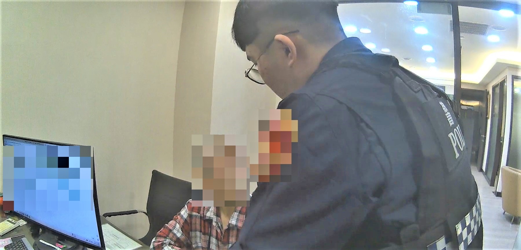 假檢警真詐騙　長榮警及行員攔阻老婦匯出30萬元美金