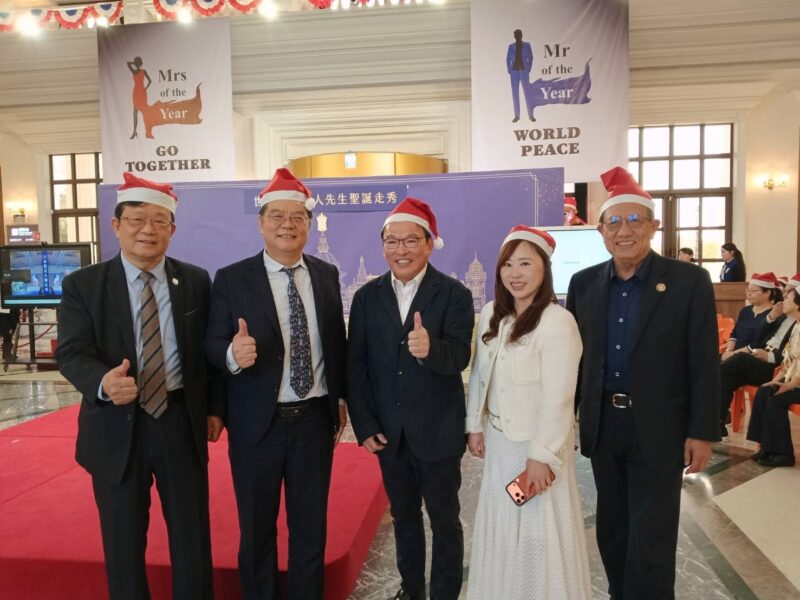 圖文:劍湖山世界總經理曾慶欑、歐思佛生技創辦人陳耀寬教授、佐登妮絲集團副董事長陳政治、佐登妮絲集團執行長陳佳琦、耐斯集團台灣新日化董事長張志毓(左至右)。