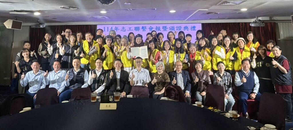 圖文：中市少年隊頒證表揚績優志工 強化青少年犯罪預防能力。