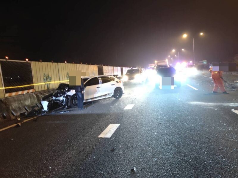 國道1號警車執勤遭追撞  籲駕駛注意車前狀況