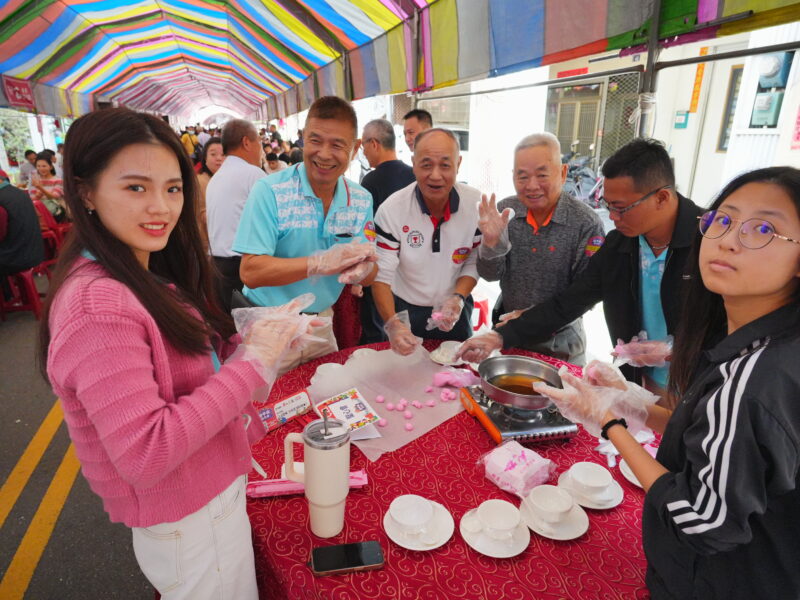 味全龍啦啦隊小龍女李多慧、口水、張晴現身「永靖謝平安家年華」（頂新和德文教基金會提供）（頂新和德文教基金會提供）