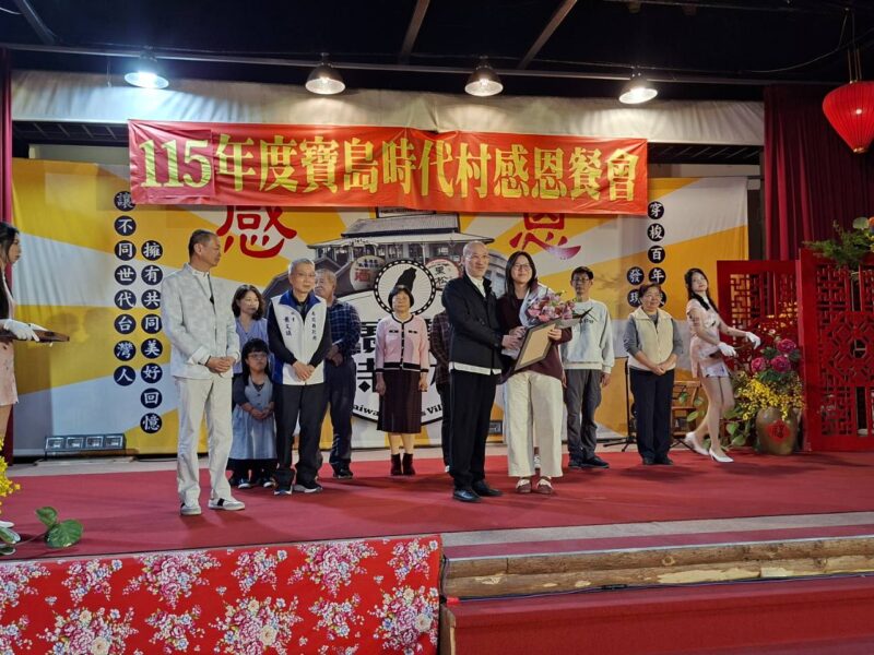 圖文:江欽良董事長以行動傳遞新春溫情 寶島時代村暖心席開108桌。