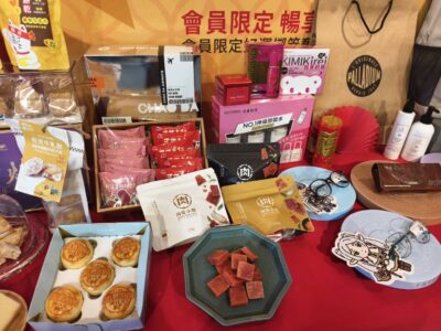圖/Global Mall新左營車站迎新春，恐龍樂園、擲筊奪黃金熱鬧開跑