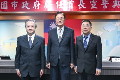 ▲桃園市長張善政(中)政風處長廖常新(左)主計處長蔡進滿(右)。