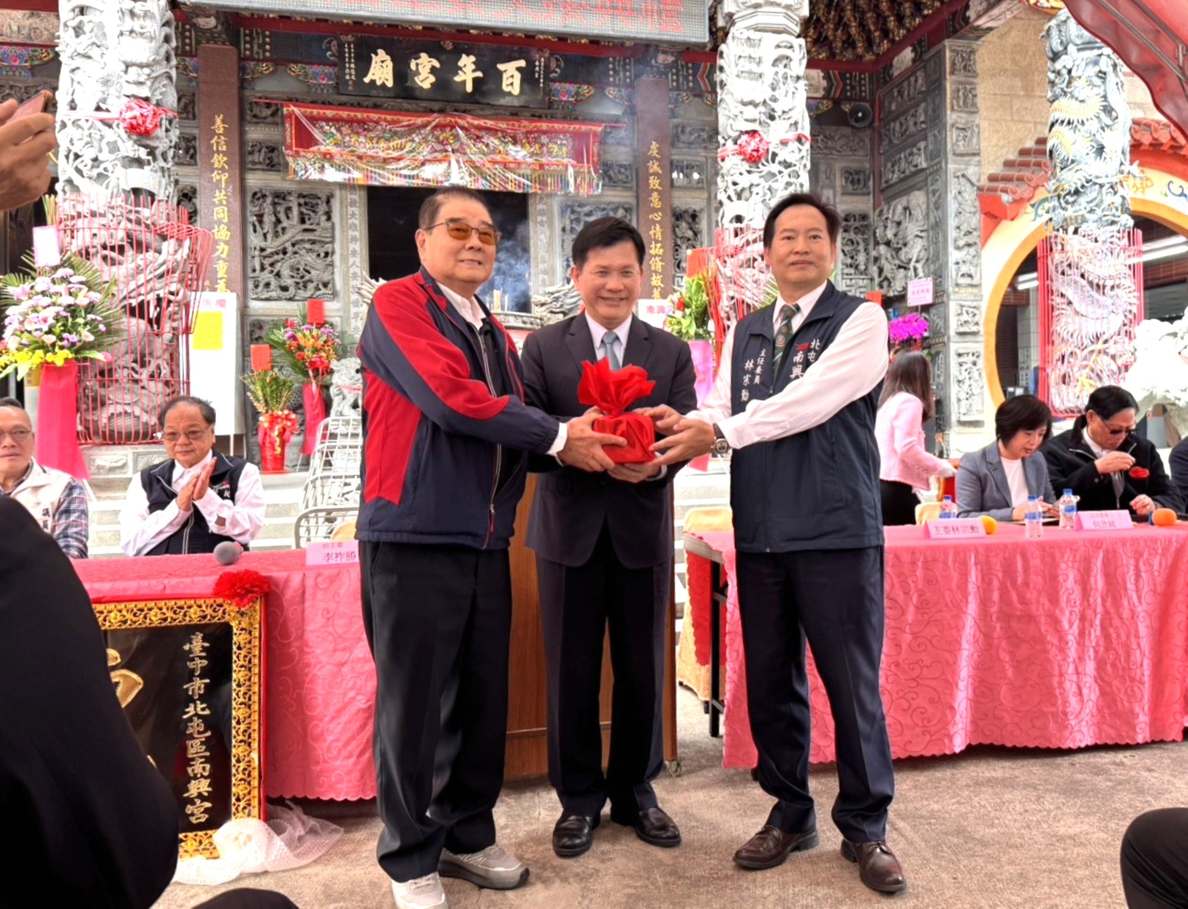 圖 台中南興宮新-主委交接展新篇章 記者王偉翻攝