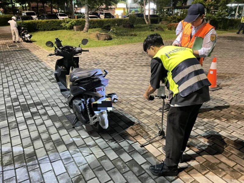 圖文:中警交大「靜城專案」強力掃蕩噪音車 炸街車。