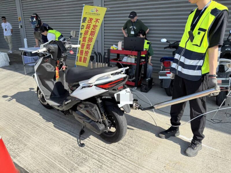 圖文:中警交大「靜城專案」強力掃蕩噪音車 炸街車。