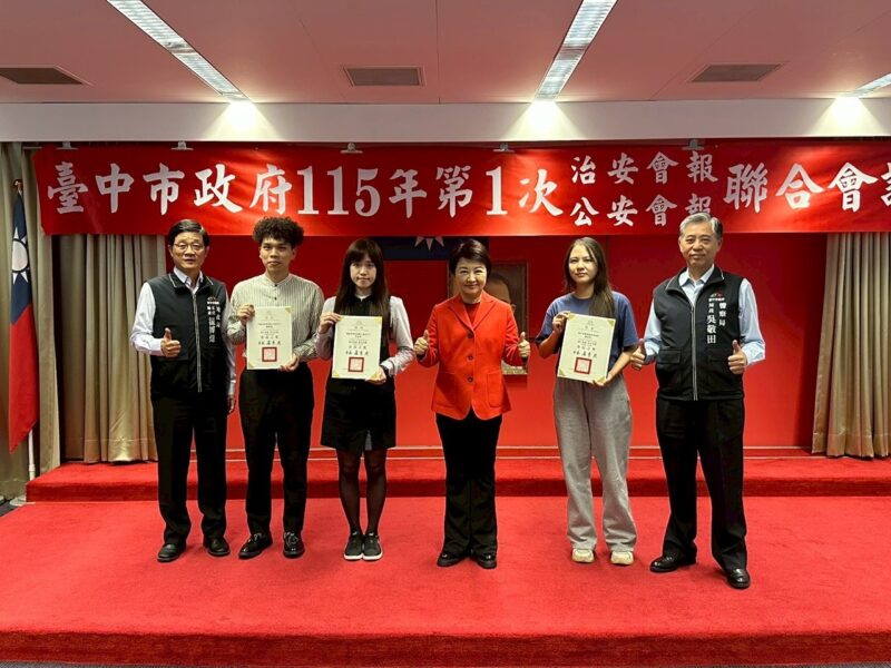 圖文：中市警迎新年守護市民馬上安全馬上安心 打詐防酒駕不停歇。