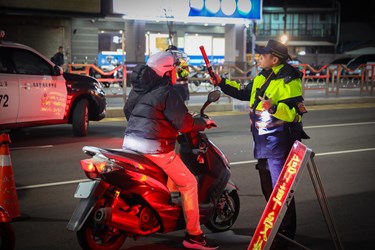 圖文：中市警啟動「馬上安全」春節酒測專案　全天候強力取締酒（毒）駕不間斷。