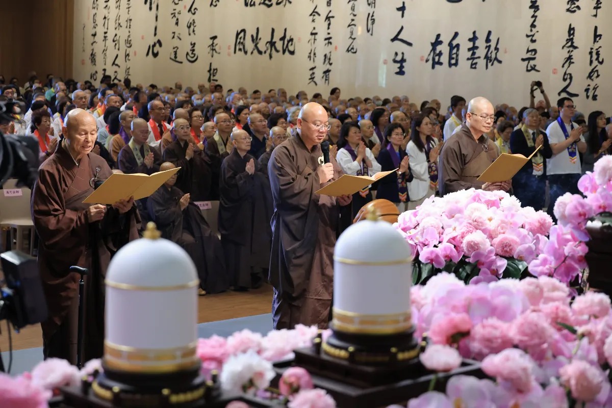 萬人見證日不落佛光歷史時刻  星雲大師靈骨分燈五洲照亮世界人心