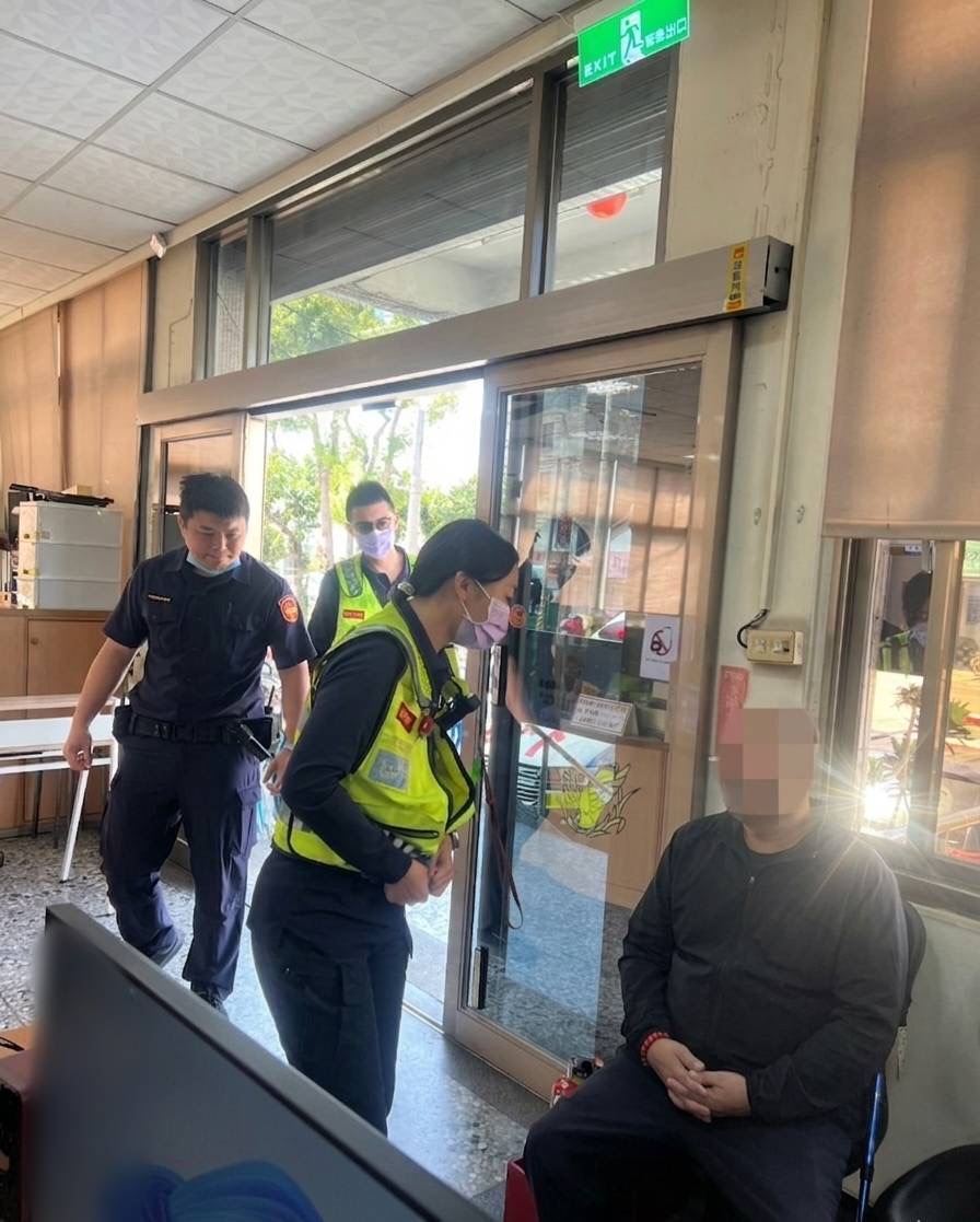 父暈眩重摔仍惦女兒調解　臺中市政府警察局烏日分局員警一句話霸氣救援送醫