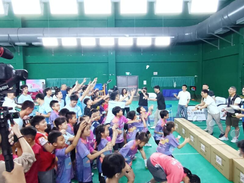圖文：台中太陽盃羽球賽盛大開賽 近2000人次同場競技創紀錄。