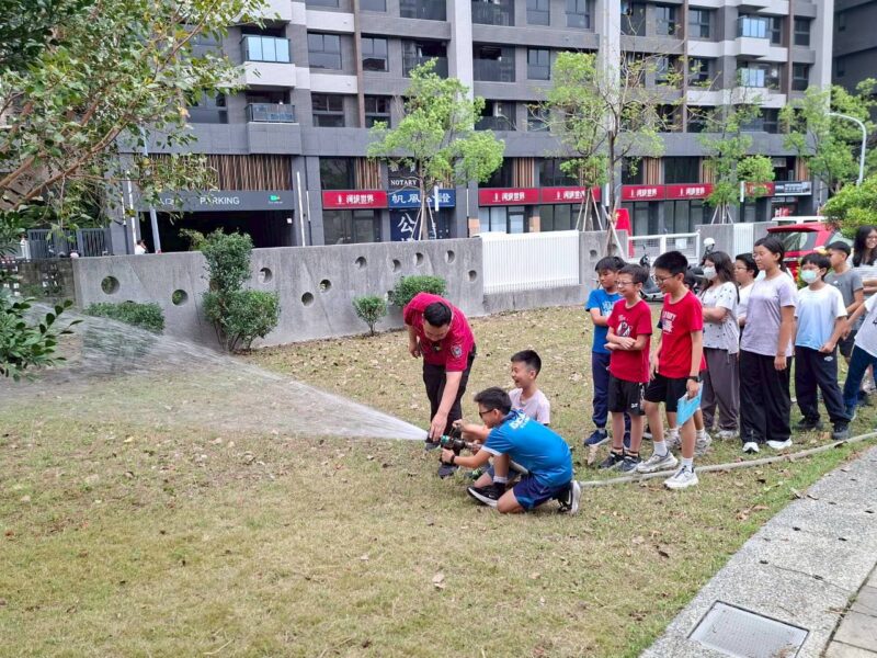 火場大解密！消防隊前進校園 揭開「見煙關門」救命真相