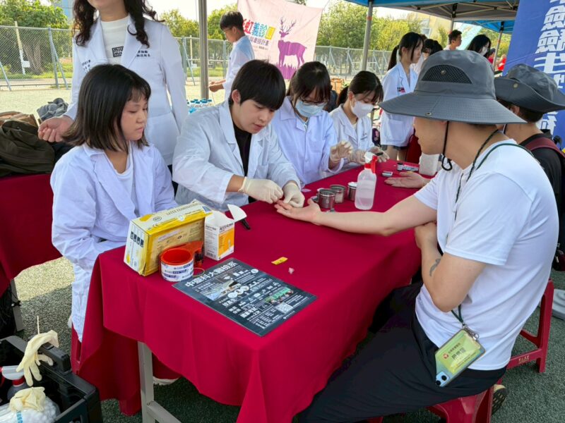 萬人城市健行一起走 中臺科大「社區行動柑仔店」守護市民健康