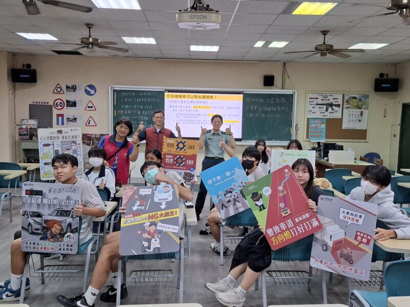 無照代價超大！高雄市區監理所進校園宣導：滿18先上駕訓班再考照