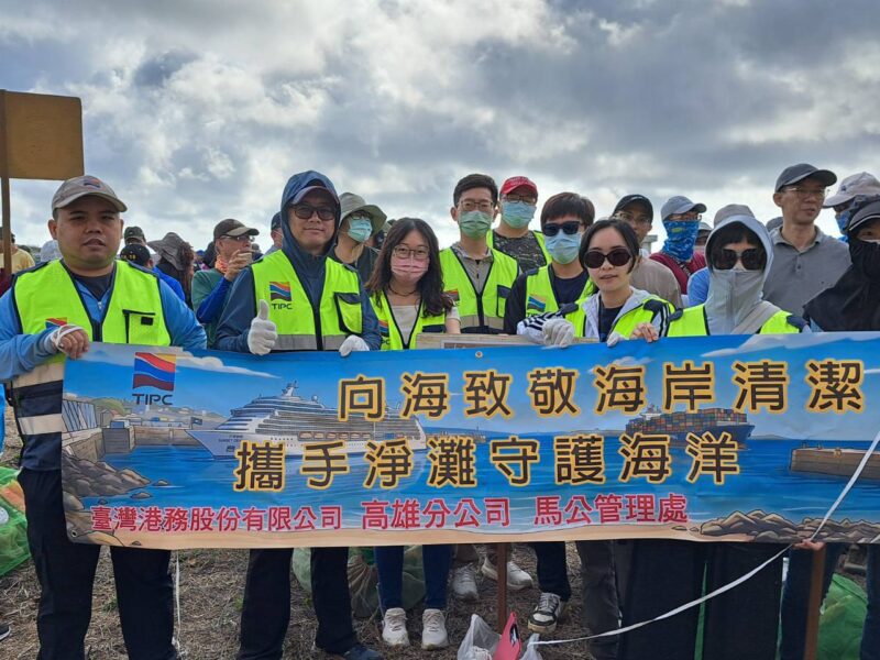 港務公司攜手15單位出動　辦理澎湖海岸「115年春季淨灘活動」