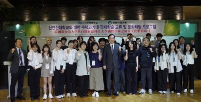 圖/新安山大學國際處副院長Kim Kidong教授(左1 )、 新安山大學副校長 Kang Helen Hye-young女士(左6)、 樹德科大許正芳助理教授 (左7)、新安山大學池義相校長(右6)。
